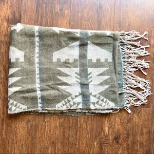 Reversible scarf or wrap